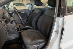 valkoinen Volkswagen Polo 2015 kuva 14.