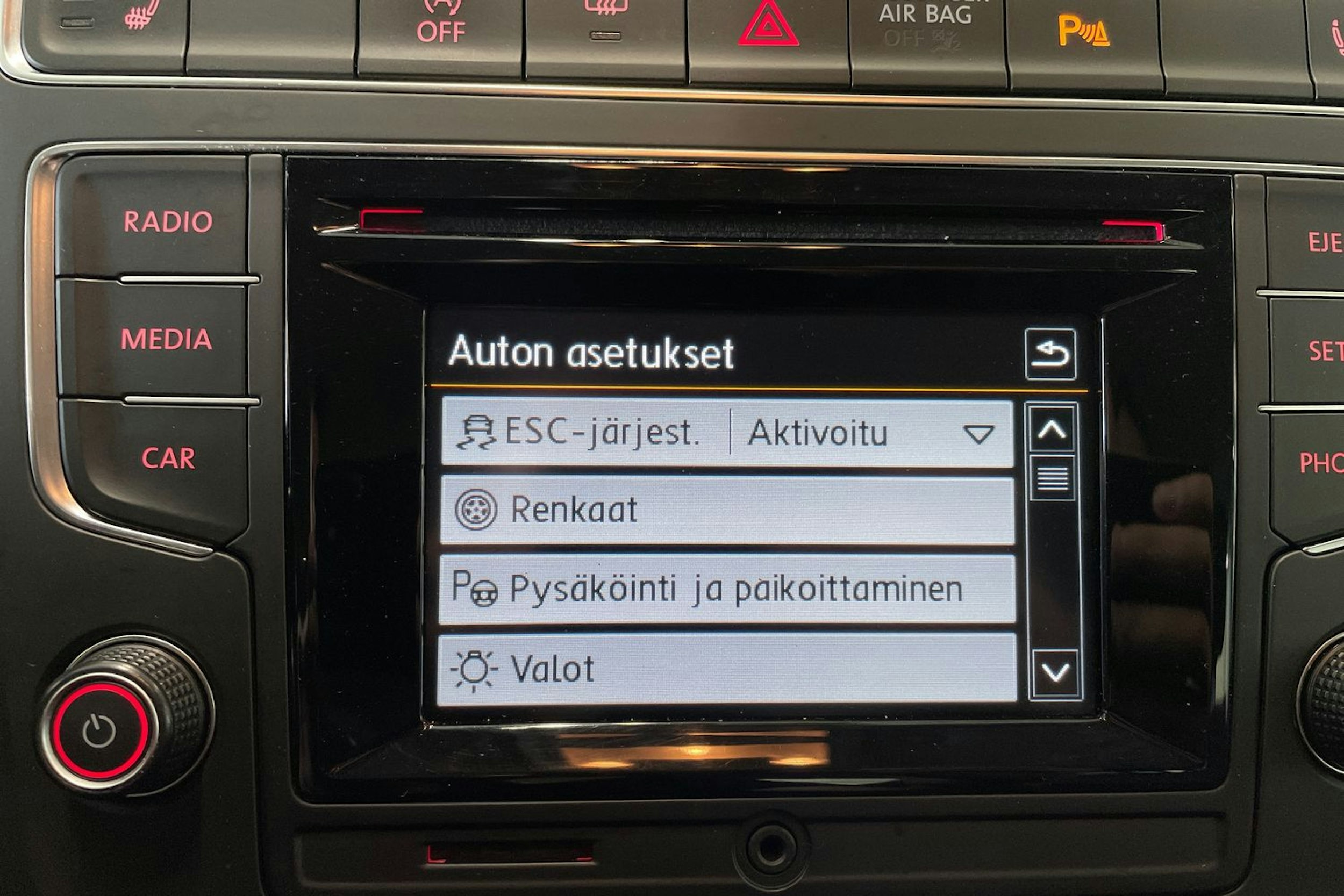 valkoinen Volkswagen Polo 2015 kuva 21.