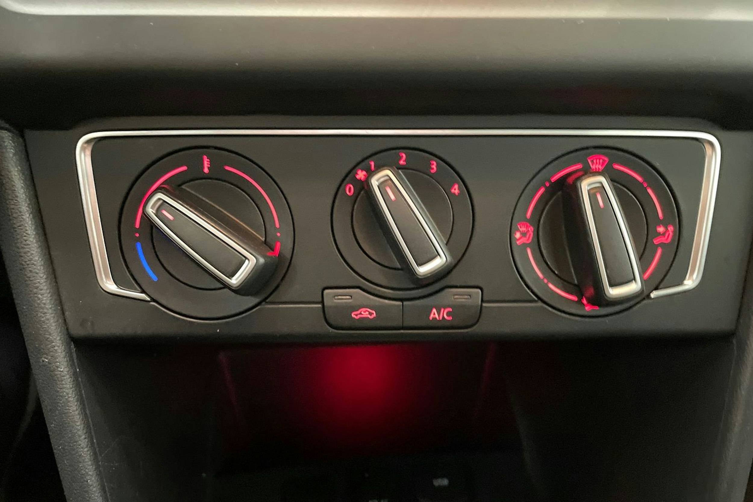 valkoinen Volkswagen Polo 2015 kuva 26.