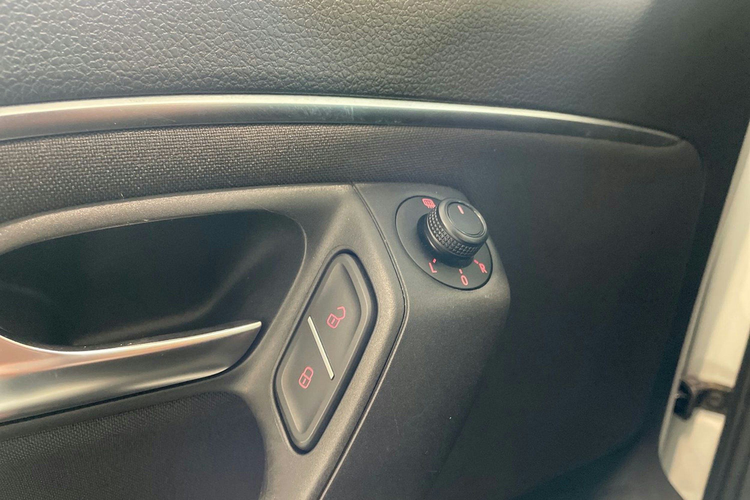 valkoinen Volkswagen Polo 2015 kuva 29.