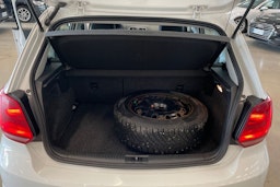 valkoinen Volkswagen Polo 2015 kuva 30.