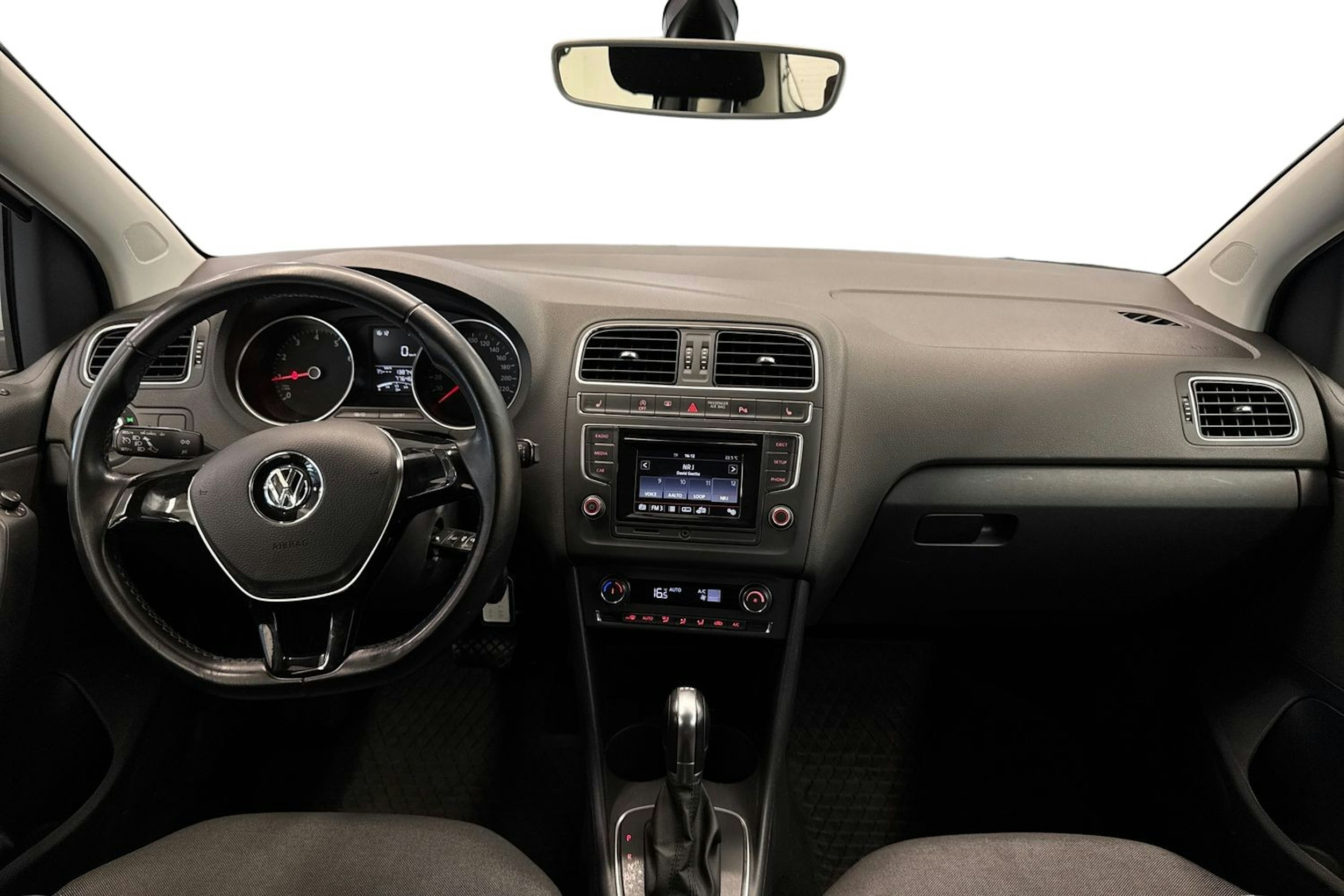 valkoinen Volkswagen Polo 2015 kuva 9.