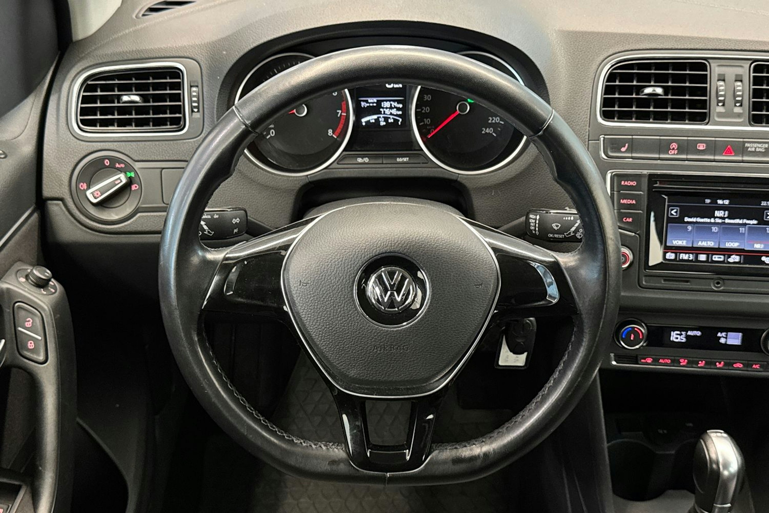 valkoinen Volkswagen Polo 2015 kuva 15.