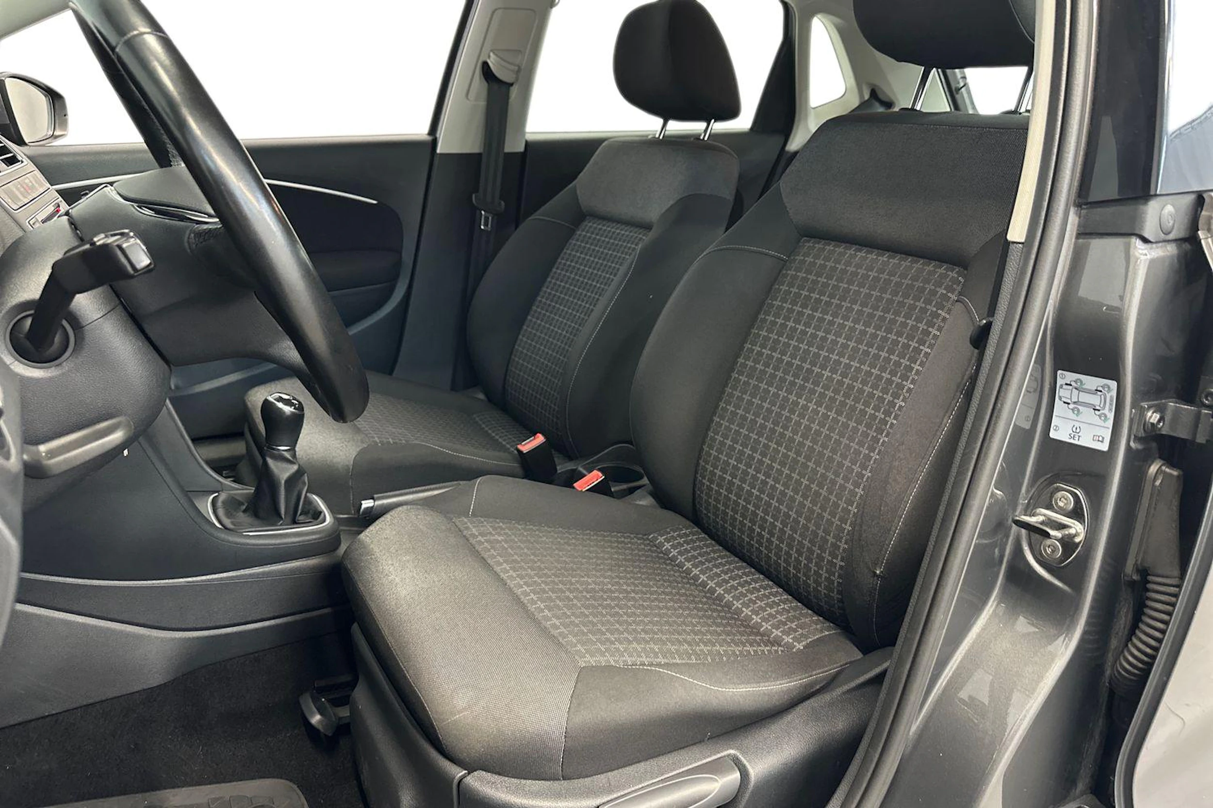 harmaa Volkswagen Polo 2016 kuva 7.