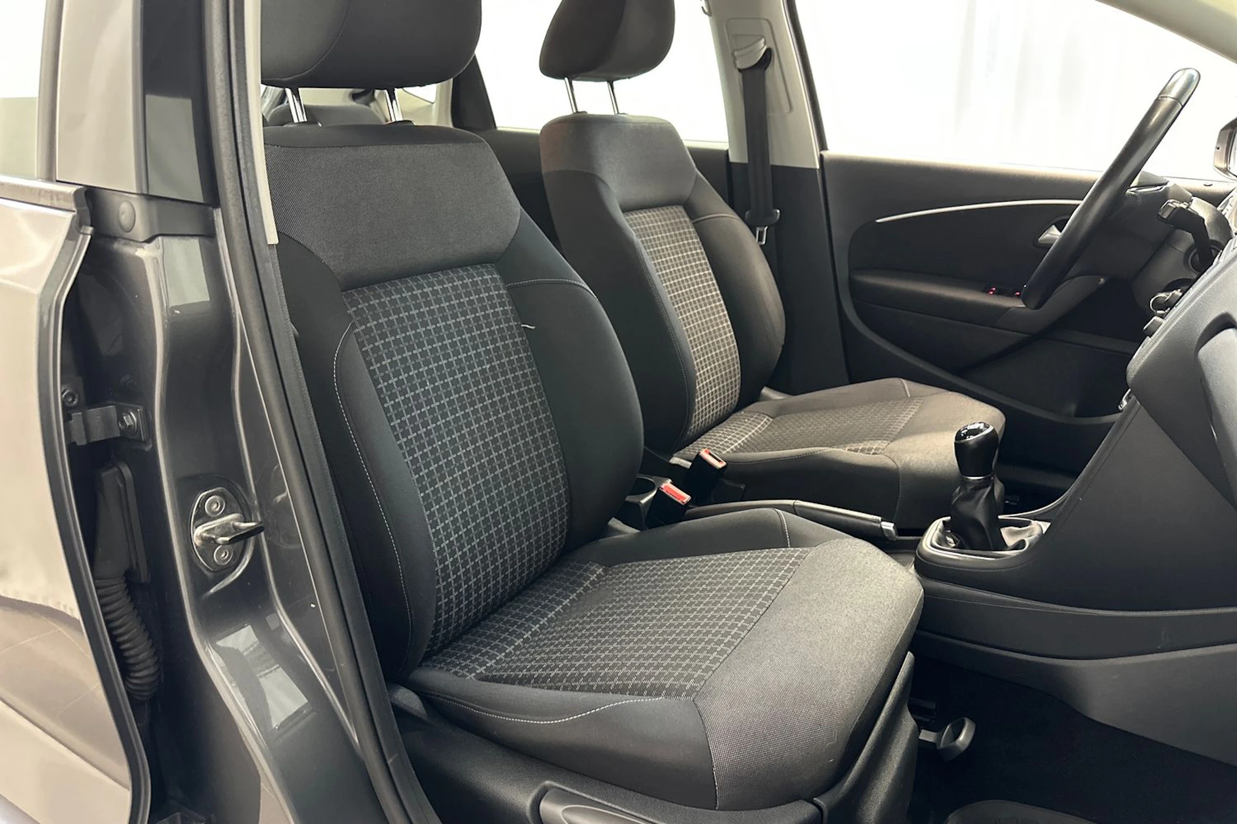 harmaa Volkswagen Polo 2016 kuva 11.