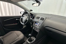 harmaa Volkswagen Polo 2016 kuva 12.