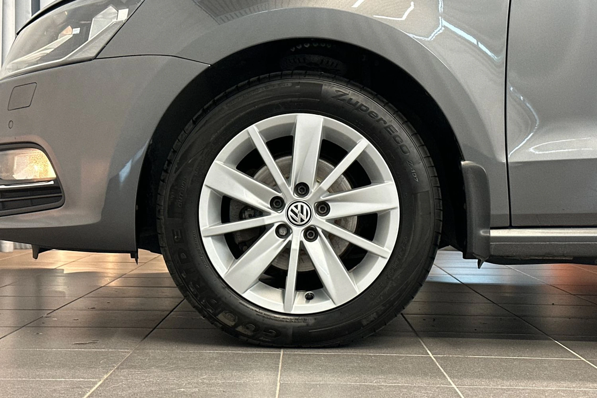 harmaa Volkswagen Polo 2016 kuva 22.
