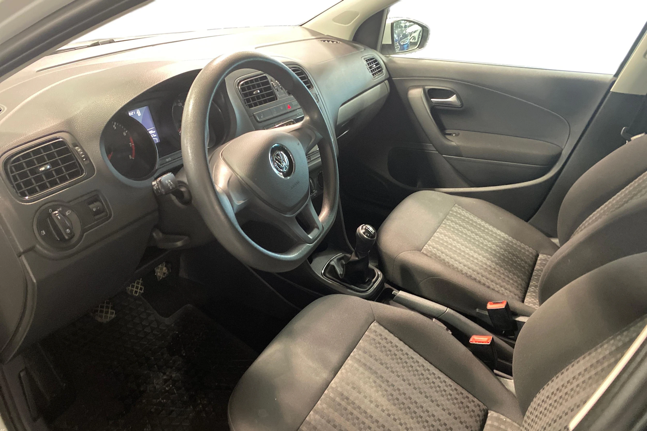 valkoinen Volkswagen Polo 2016 kuva 3.