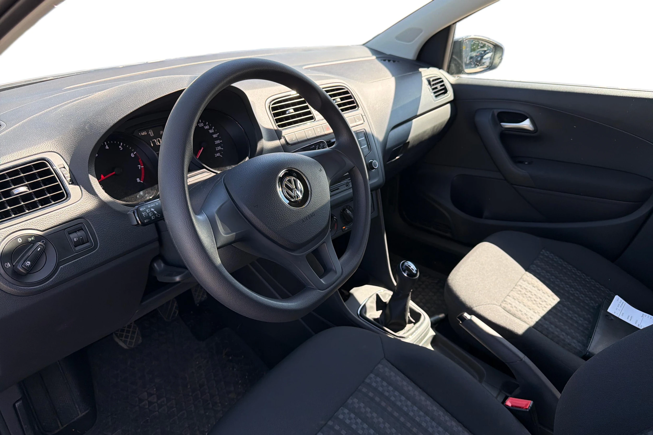 harmaa Volkswagen Polo 2016 kuva 3.