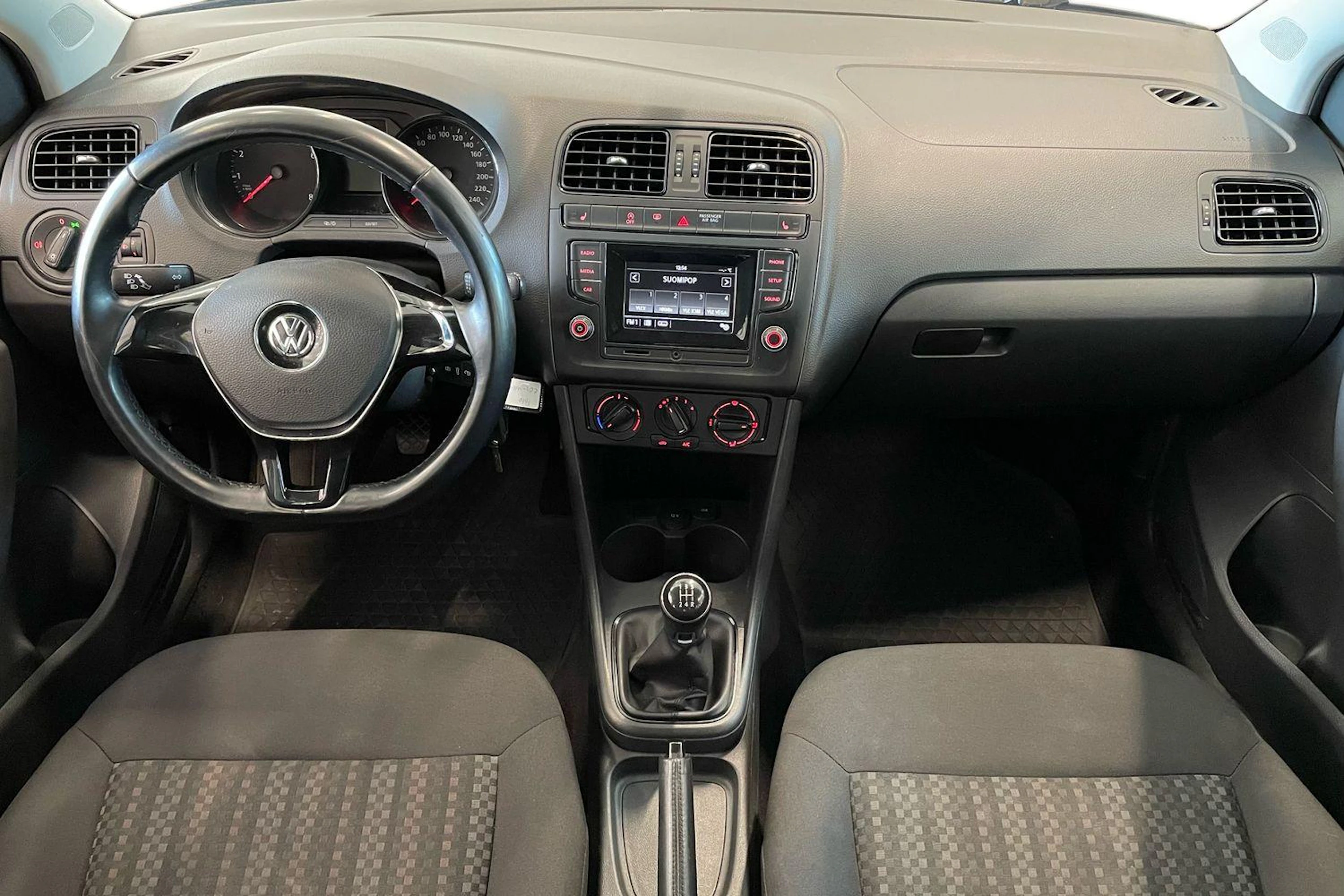 harmaa Volkswagen Polo 2016 kuva 7.
