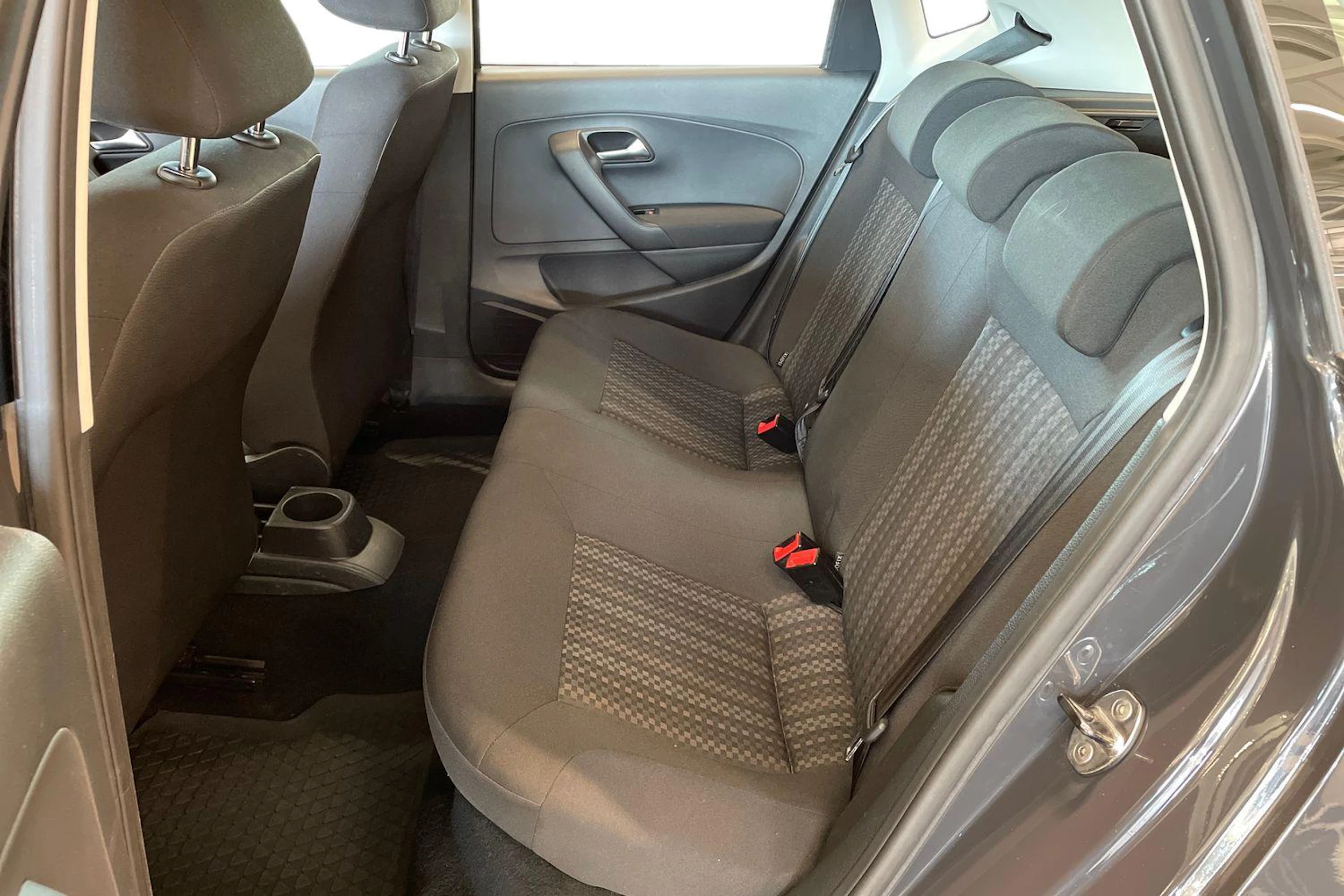 harmaa Volkswagen Polo 2016 kuva 8.