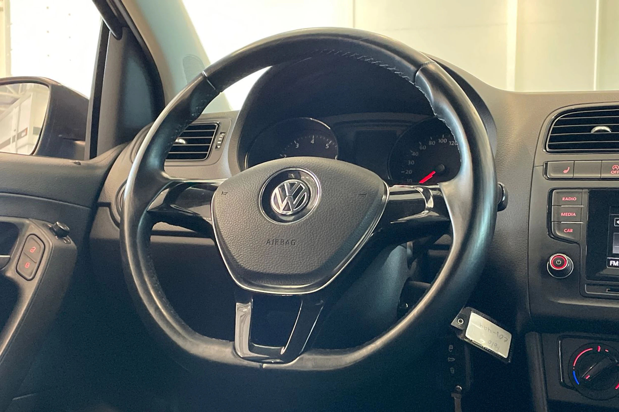 harmaa Volkswagen Polo 2016 kuva 13.