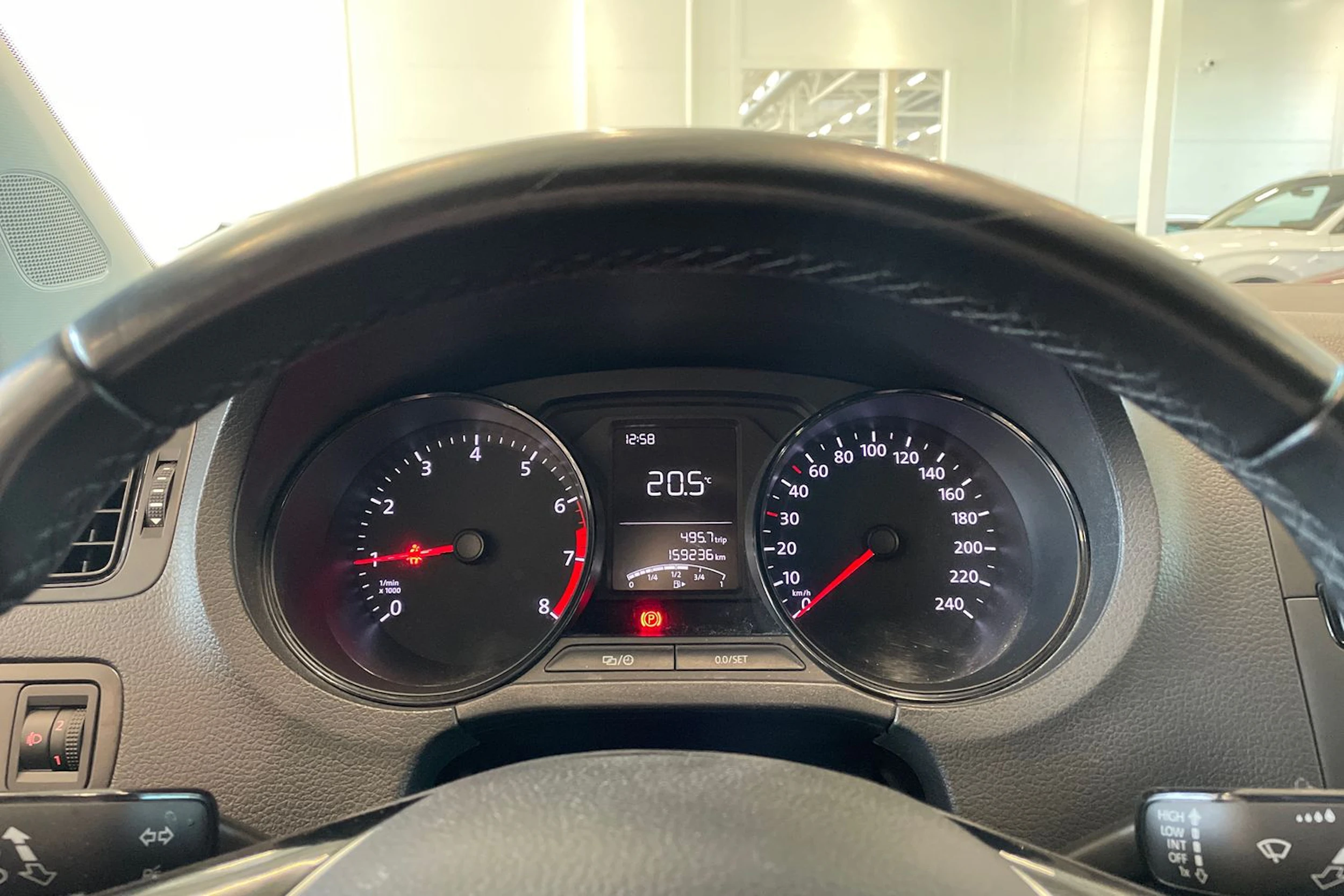 harmaa Volkswagen Polo 2016 kuva 14.