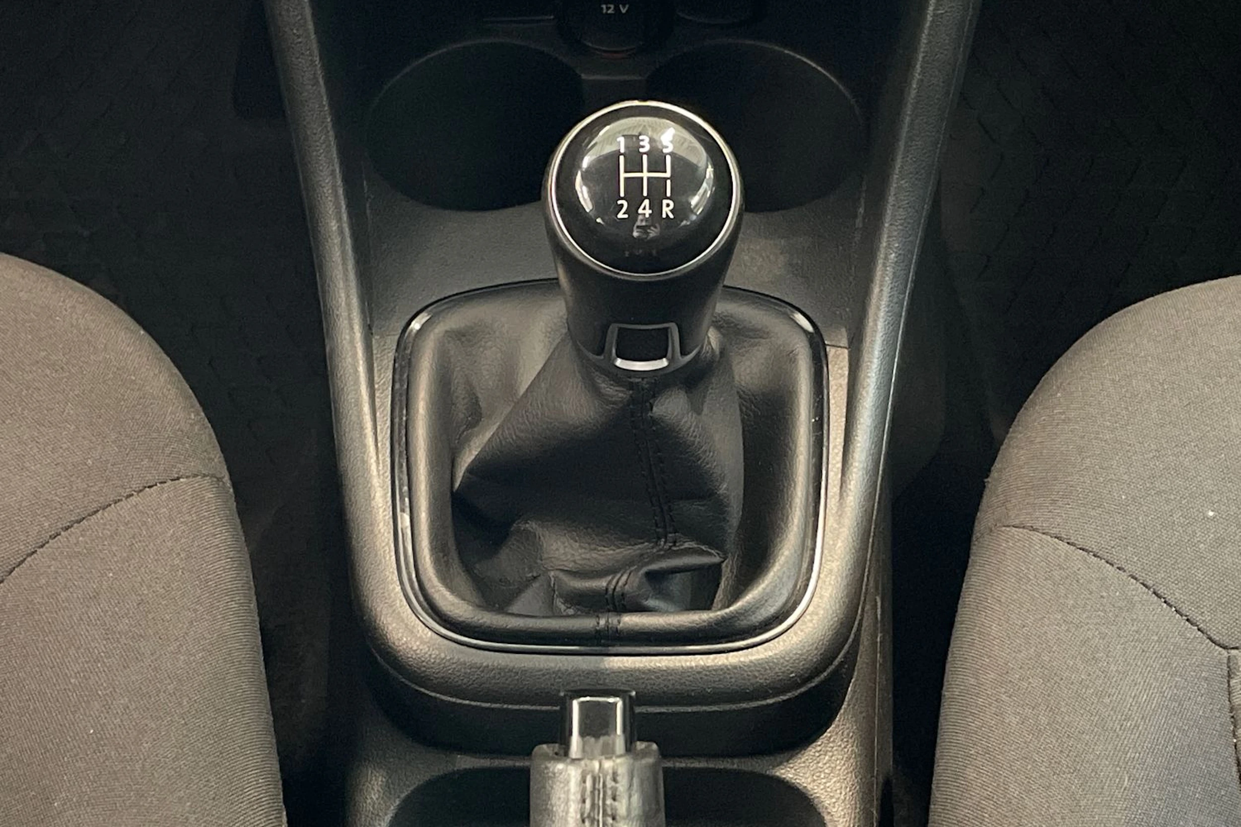 harmaa Volkswagen Polo 2016 kuva 17.