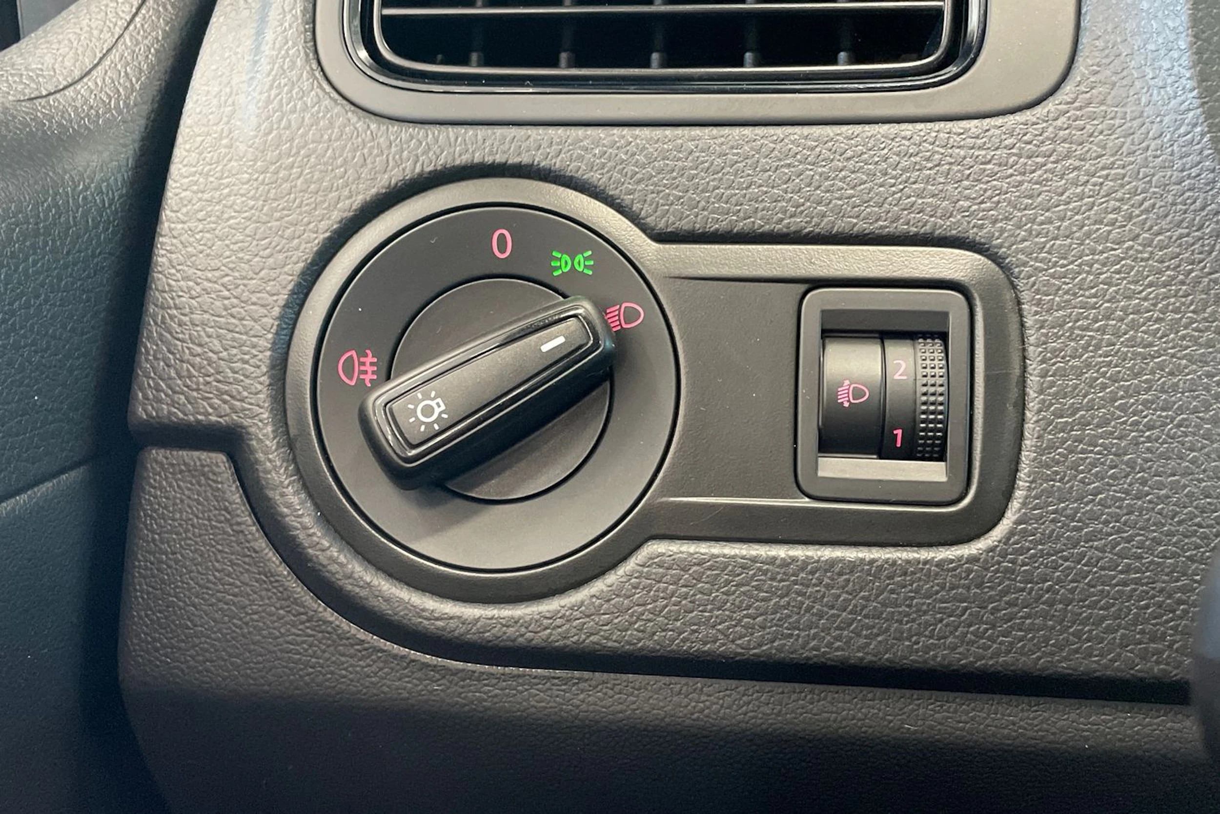 harmaa Volkswagen Polo 2016 kuva 19.