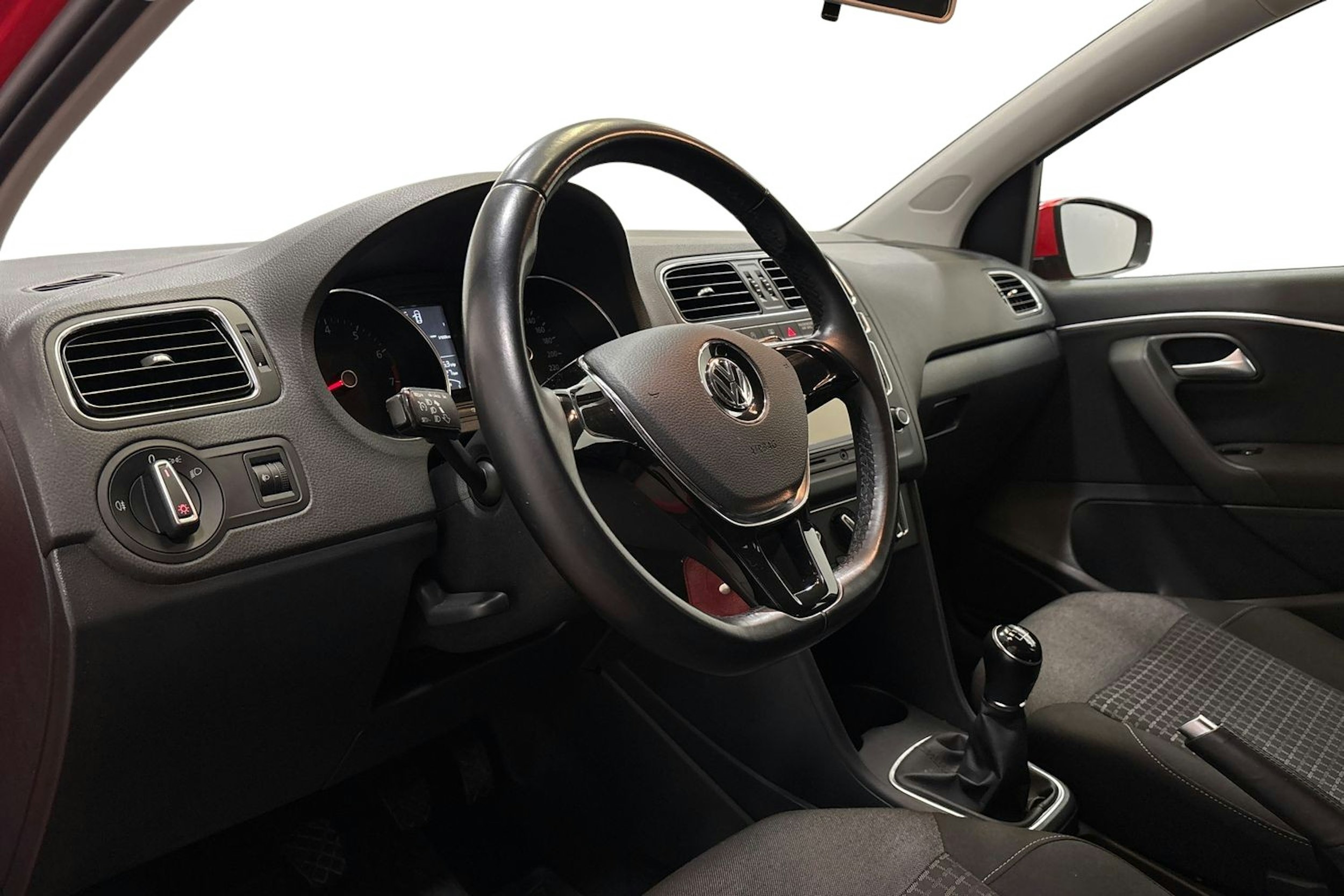 punainen Volkswagen Polo 2016 kuva 7.