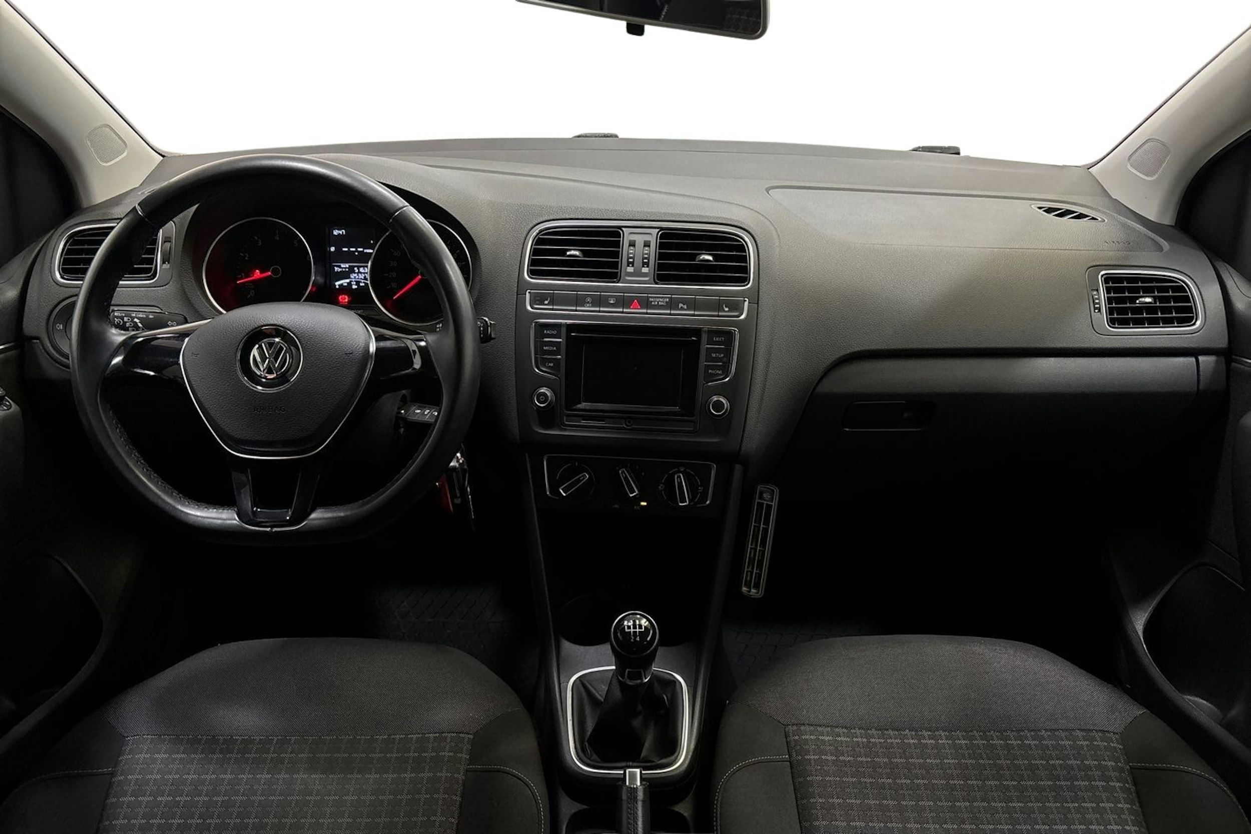 punainen Volkswagen Polo 2016 kuva 9.