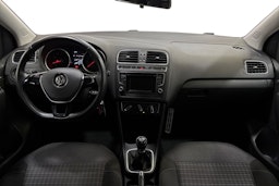 punainen Volkswagen Polo 2016 kuva 9.