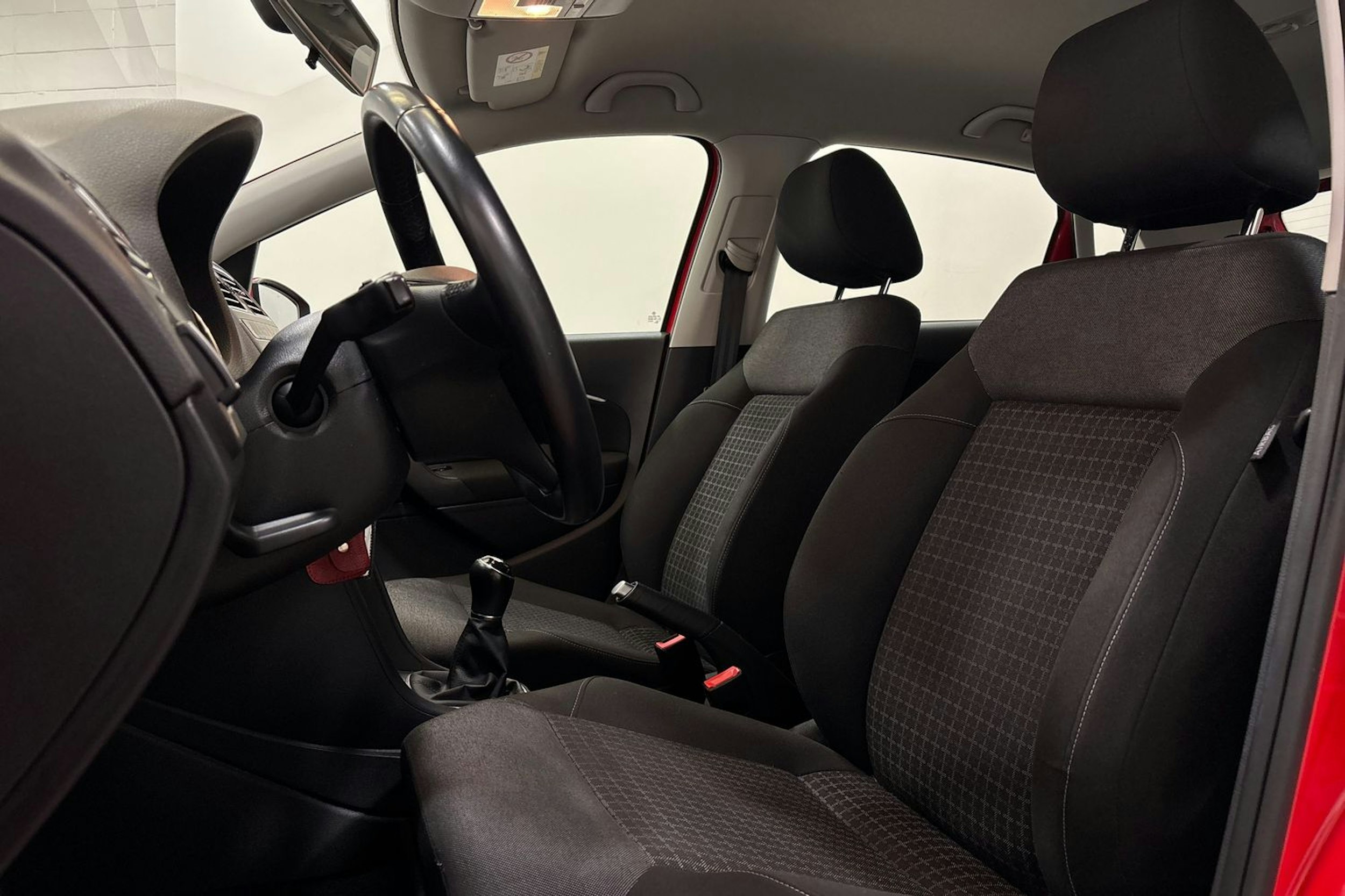 punainen Volkswagen Polo 2016 kuva 14.