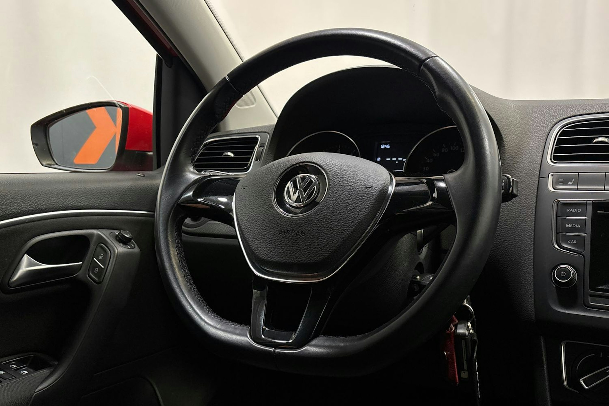 punainen Volkswagen Polo 2016 kuva 15.