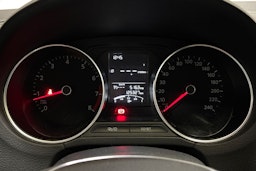 punainen Volkswagen Polo 2016 kuva 16.
