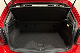 punainen Volkswagen Polo 2016 kuva 17.