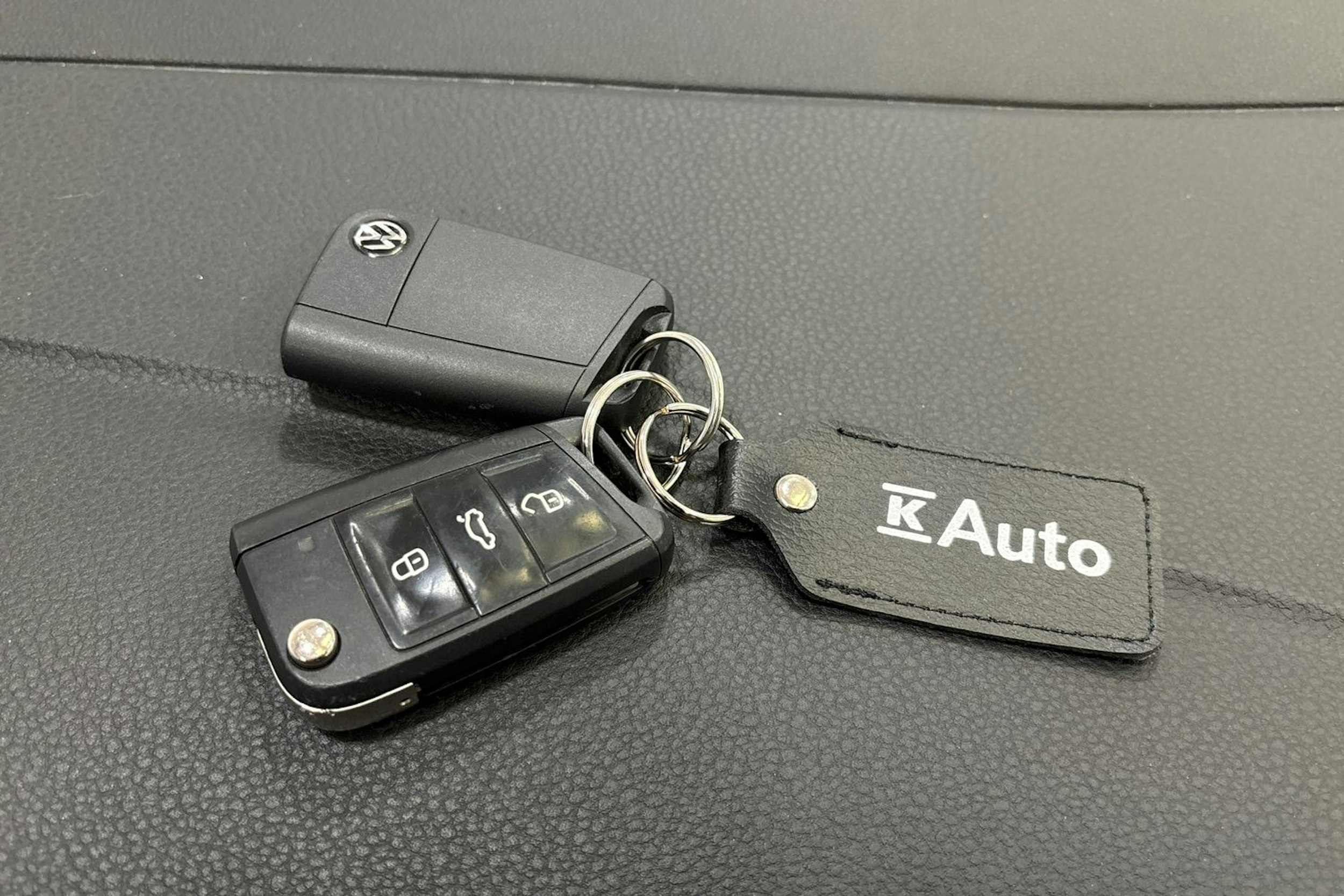 punainen Volkswagen Polo 2016 kuva 18.