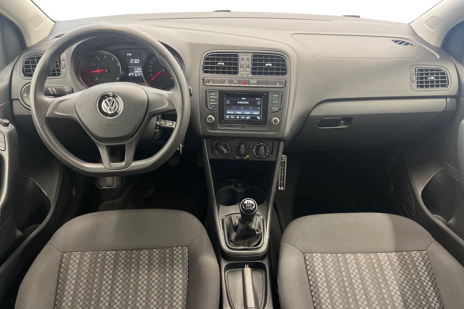 Volkswagen Polo 2016, photo 7/20