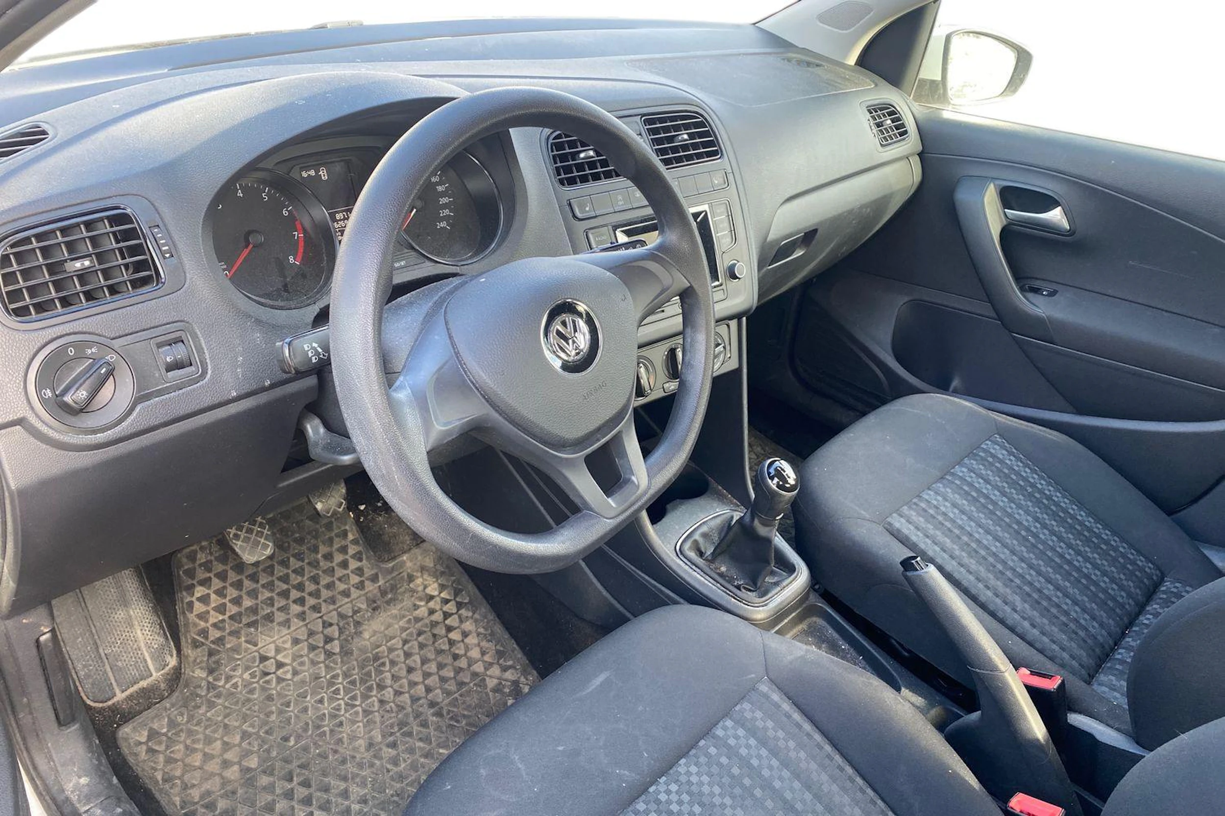 valkoinen Volkswagen Polo 2016 kuva 3.
