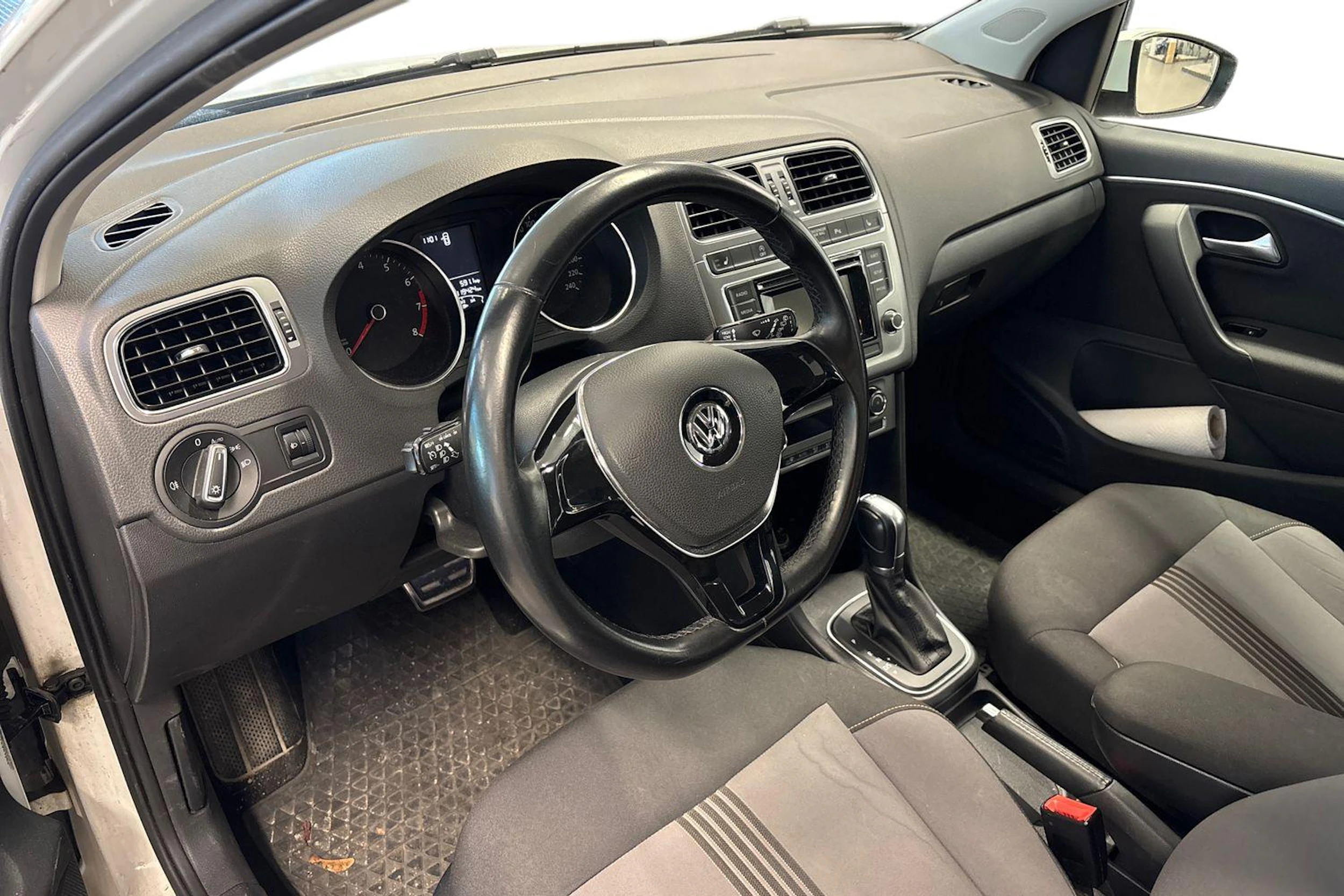valkoinen Volkswagen Polo 2016 kuva 3.