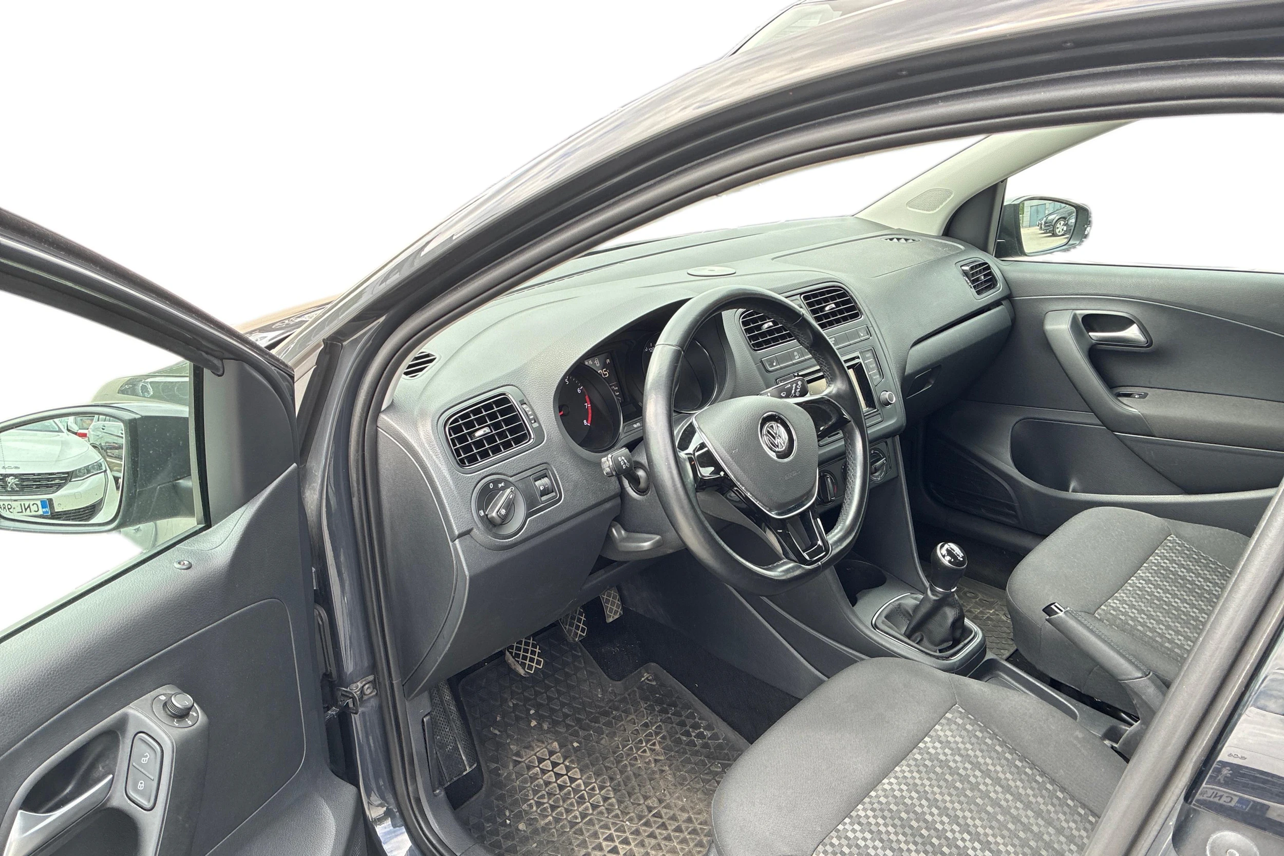 harmaa Volkswagen Polo 2016 kuva 3.