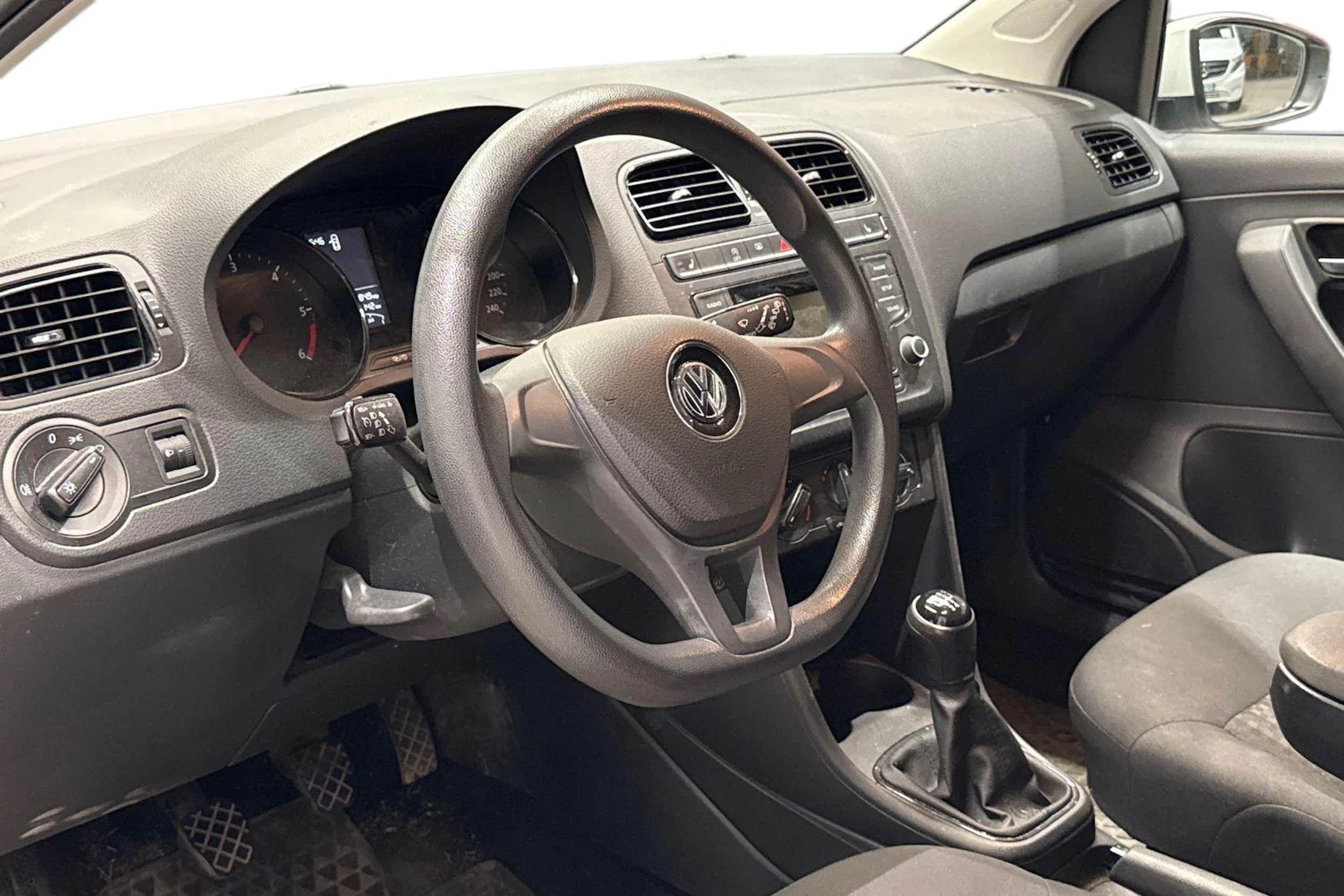 Valkoinen Volkswagen POLO 2016 kuva 3.