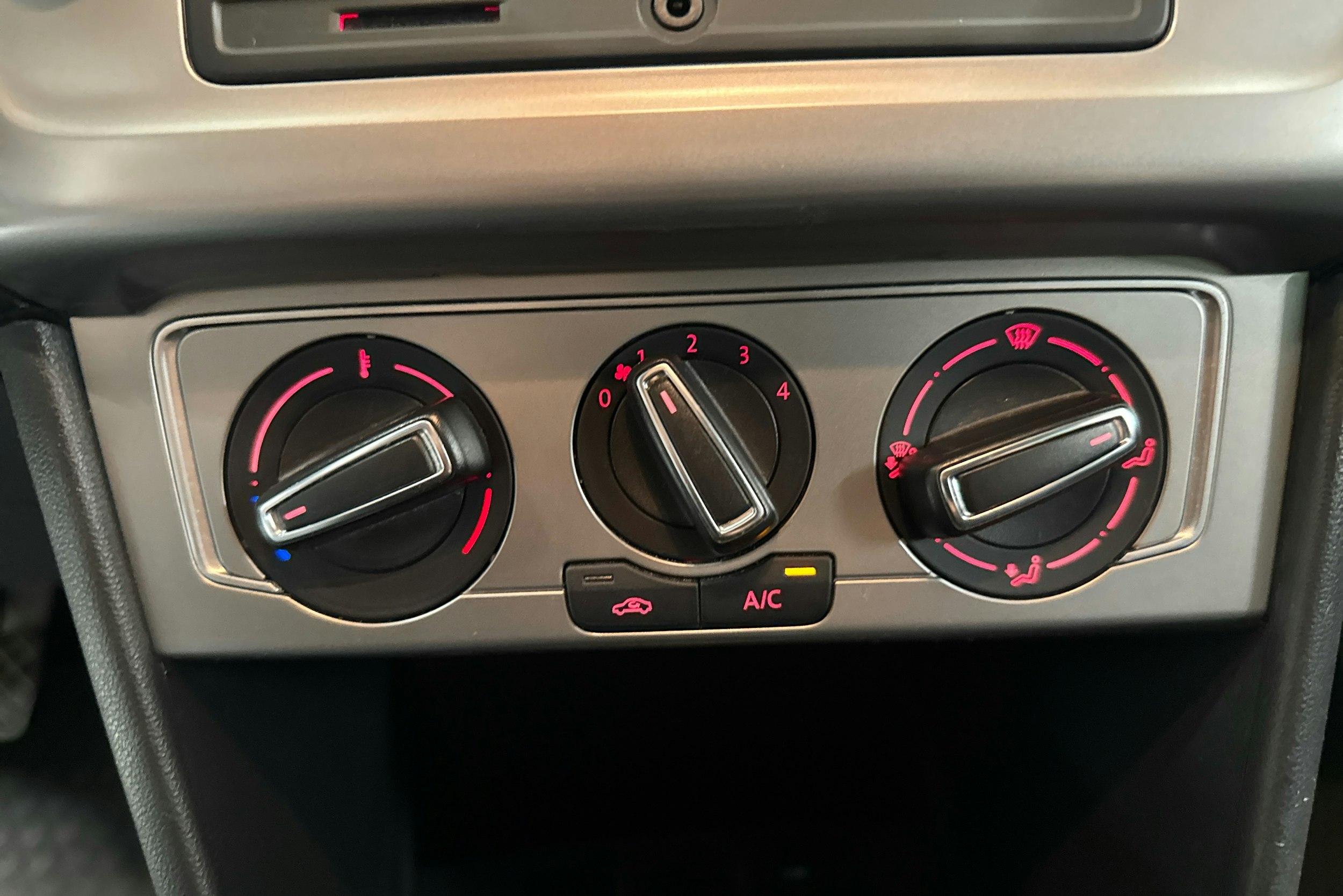 valkoinen Volkswagen Polo 2016 kuva 16.