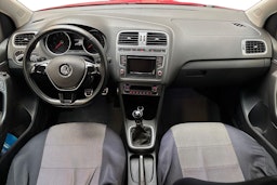Punainen Volkswagen POLO 2016 kuva 9.