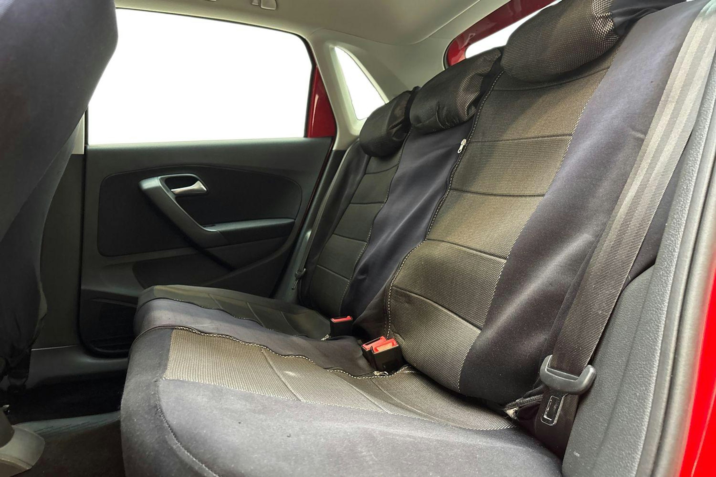 Punainen Volkswagen POLO 2016 kuva 10.