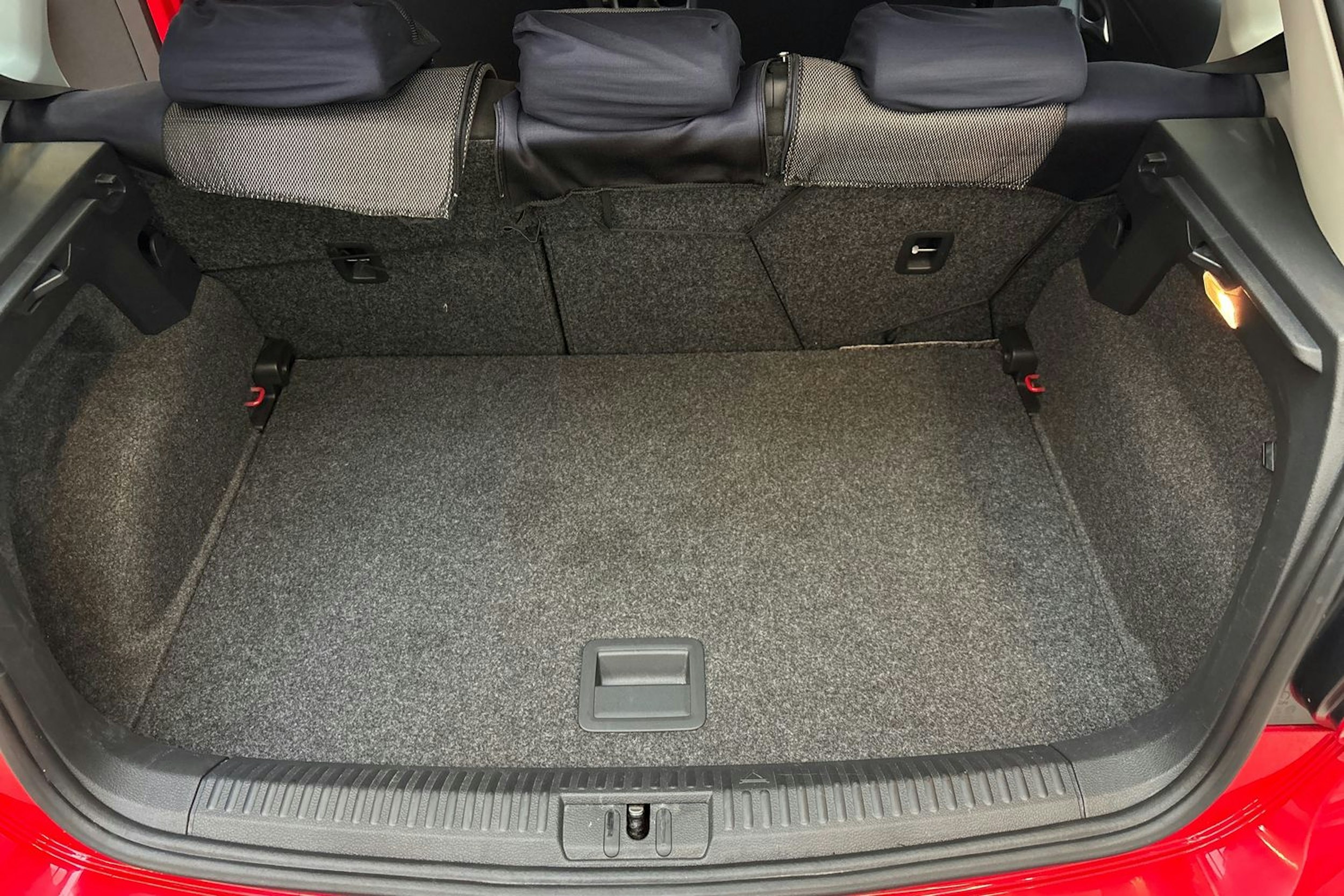 Punainen Volkswagen POLO 2016 kuva 14.