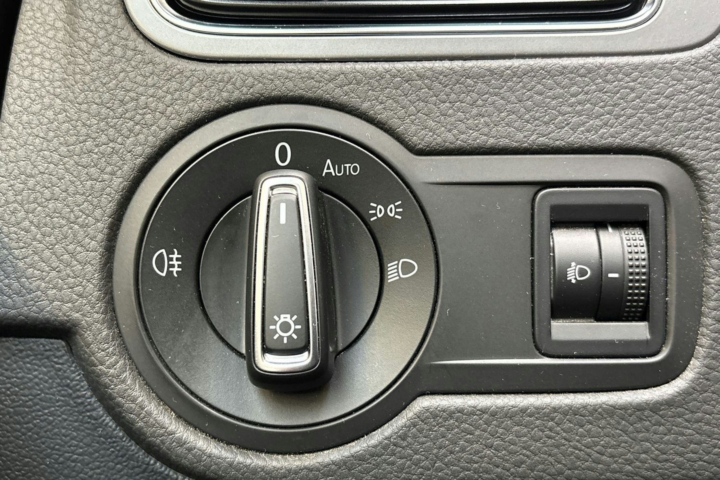 Punainen Volkswagen POLO 2016 kuva 16.