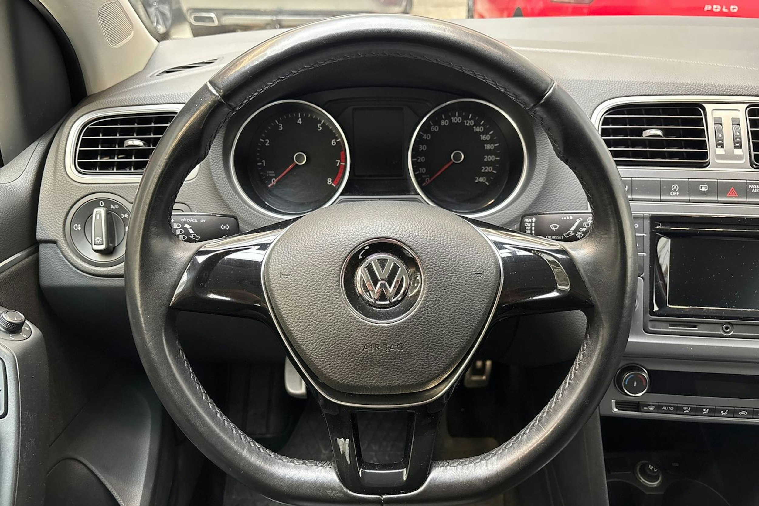 Punainen Volkswagen POLO 2016 kuva 17.