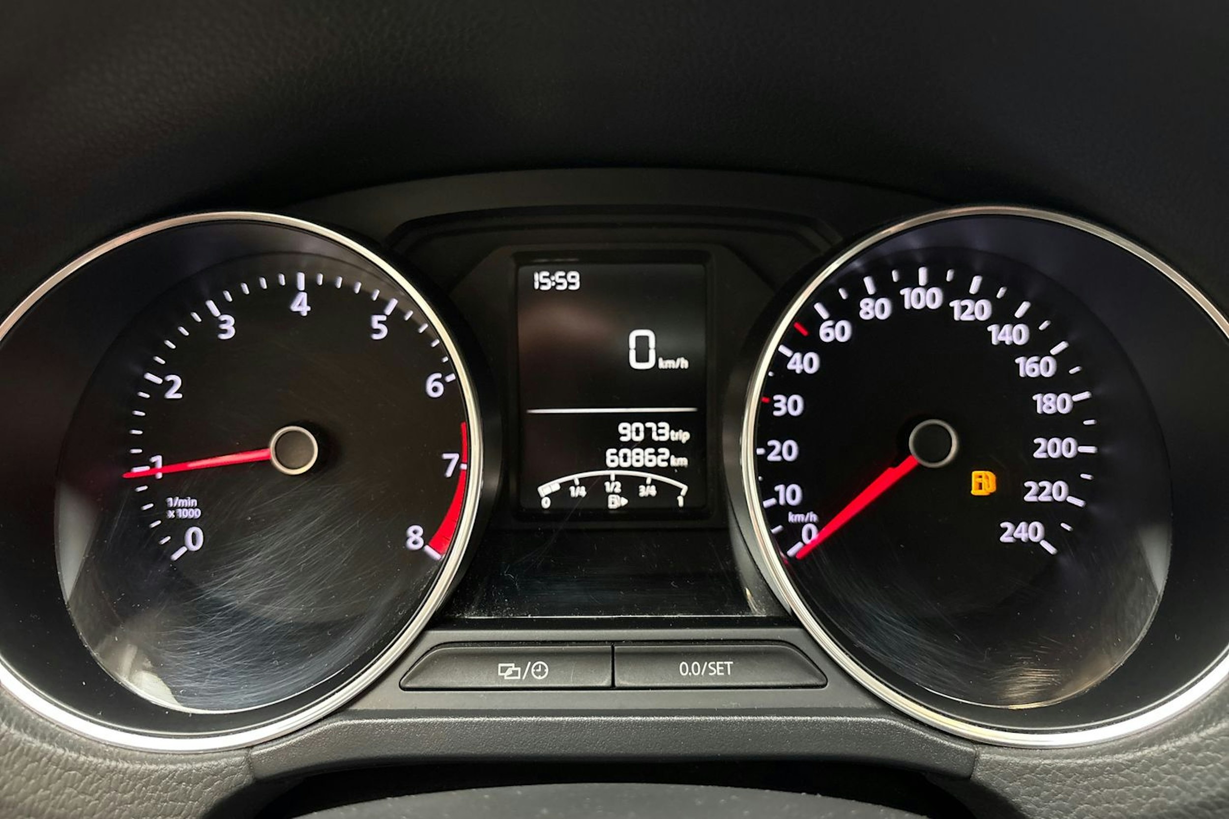 Punainen Volkswagen POLO 2016 kuva 18.