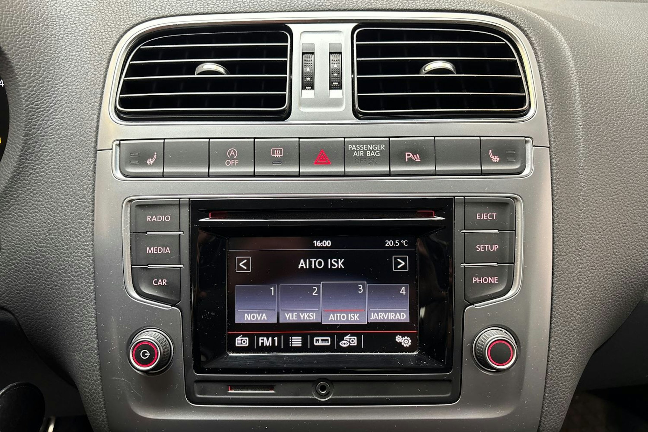 Punainen Volkswagen POLO 2016 kuva 19.