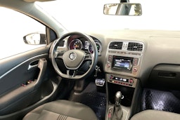 harmaa Volkswagen Polo 2016 kuva 7.