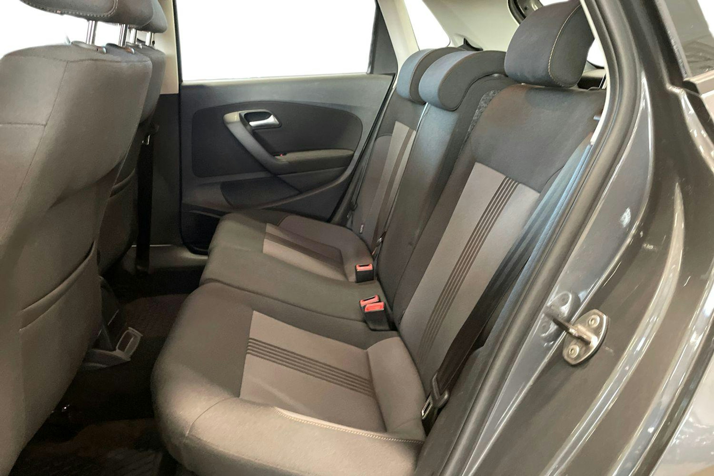 harmaa Volkswagen Polo 2016 kuva 8.