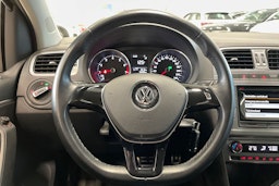 harmaa Volkswagen Polo 2016 kuva 12.