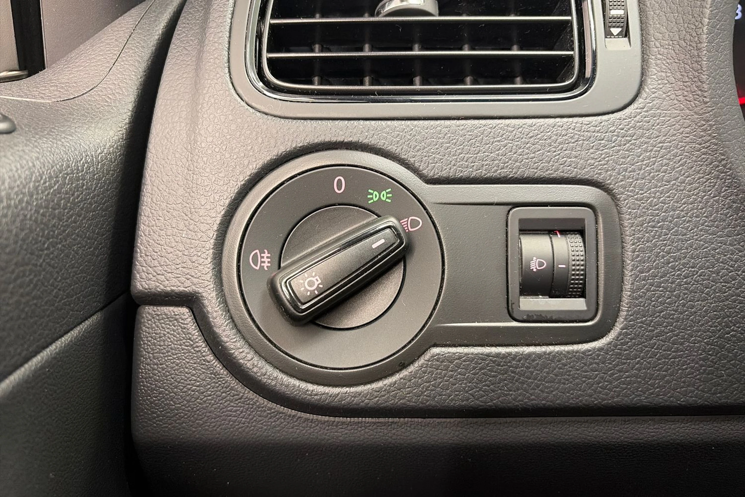 met. harmaa Volkswagen Polo 2016 kuva 18.