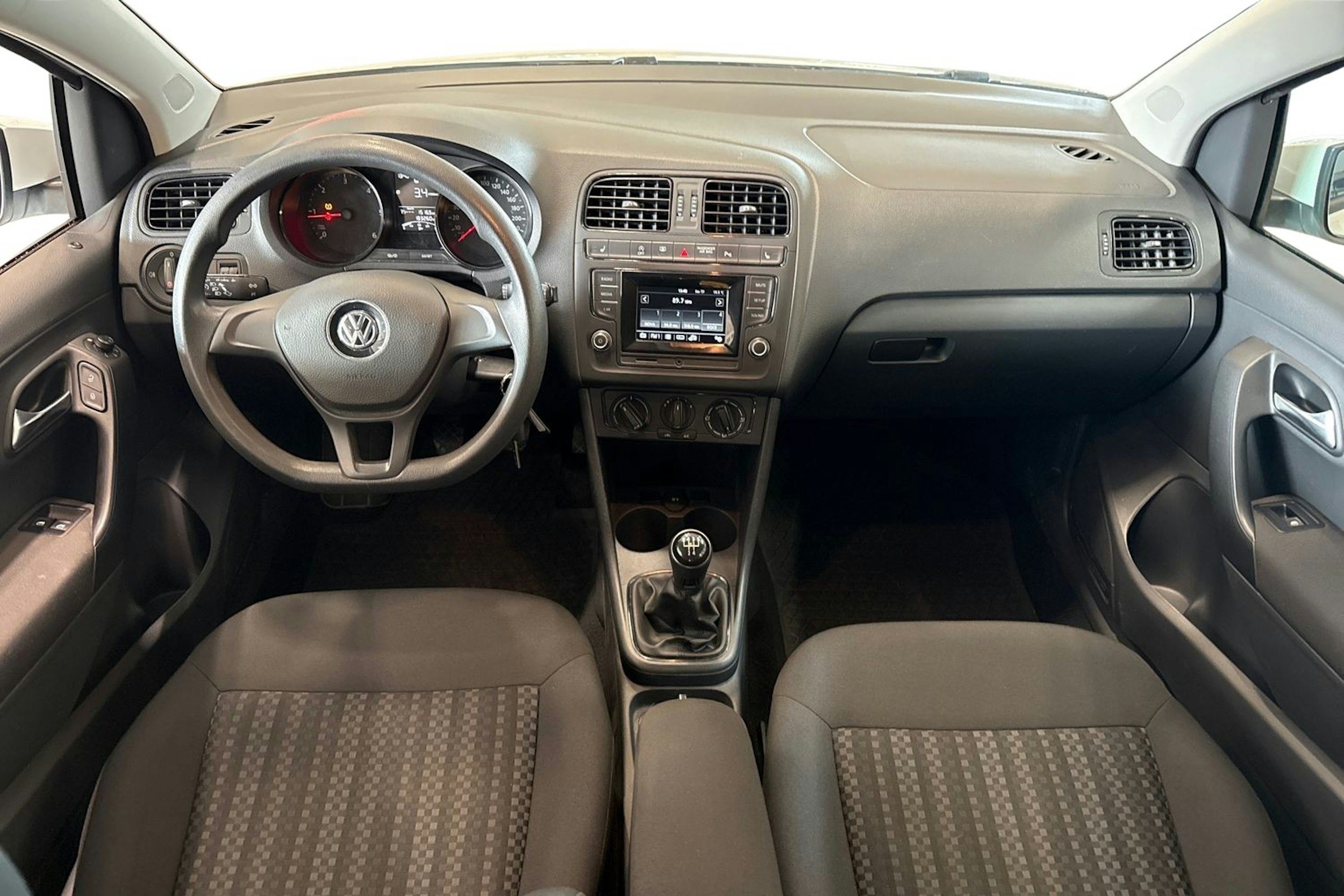 valkoinen Volkswagen Polo 2016 kuva 9.