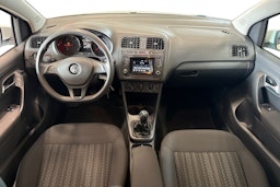 valkoinen Volkswagen Polo 2016 kuva 9.