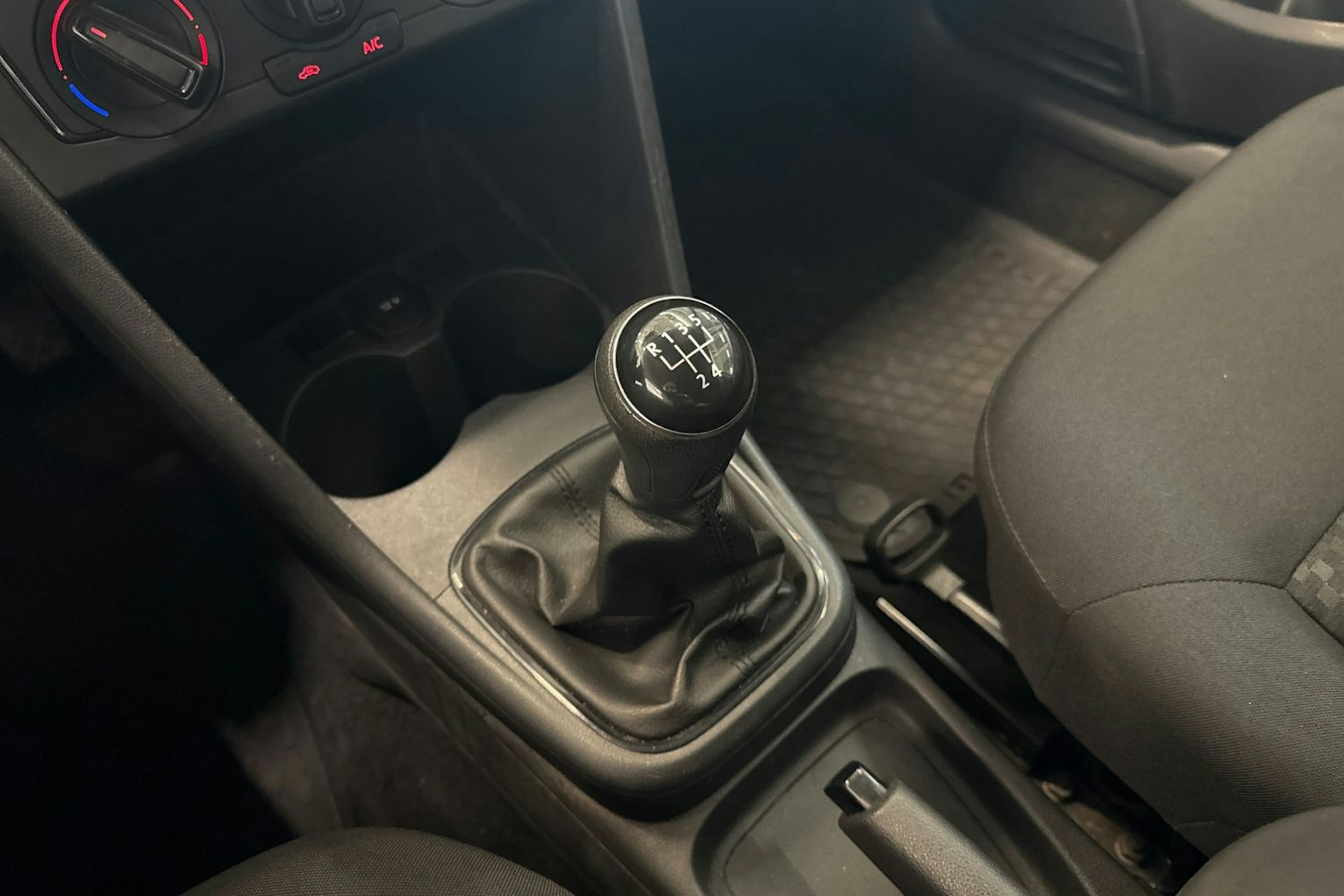 valkoinen Volkswagen Polo 2016 kuva 16.