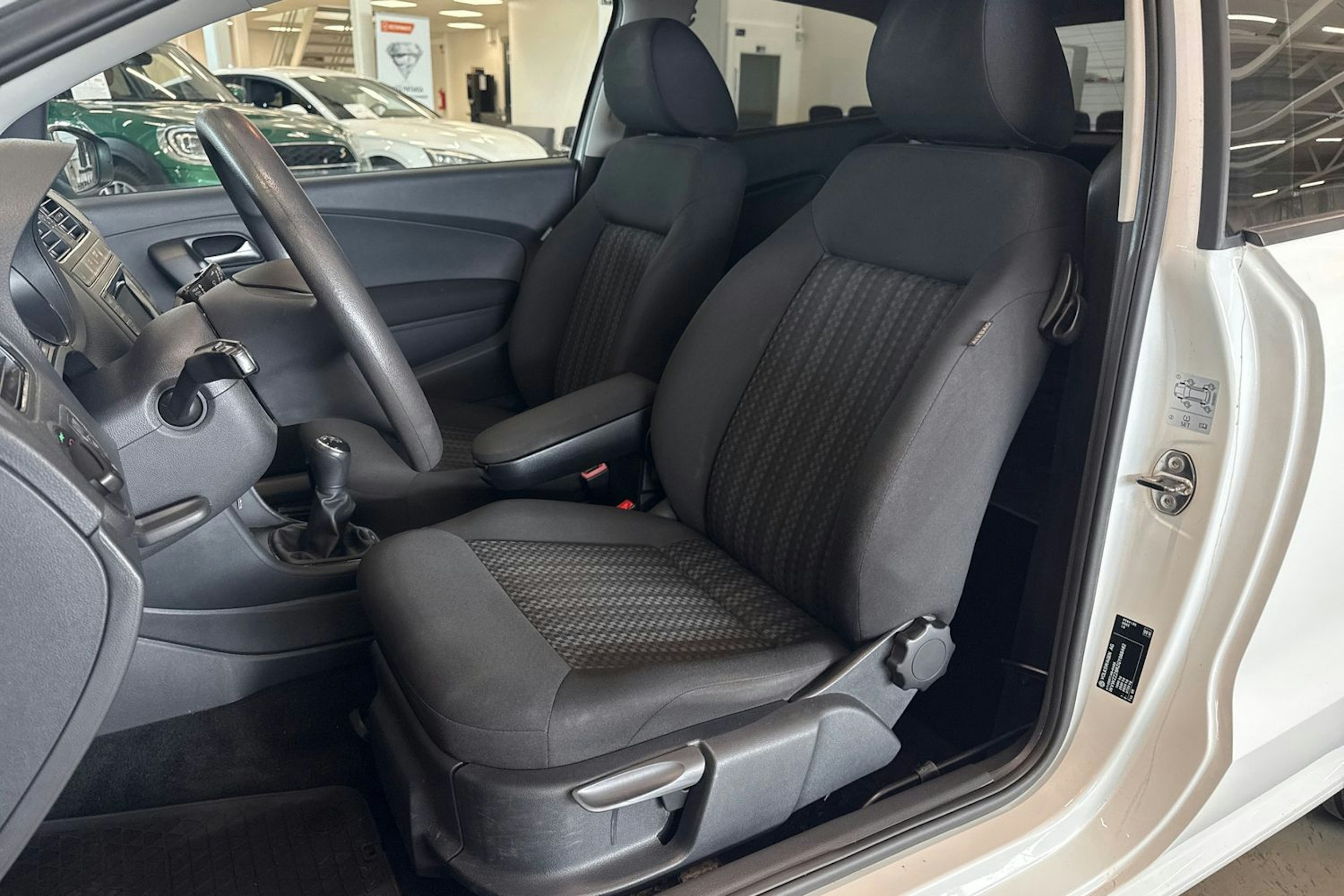 valkoinen Volkswagen Polo 2016 kuva 19.