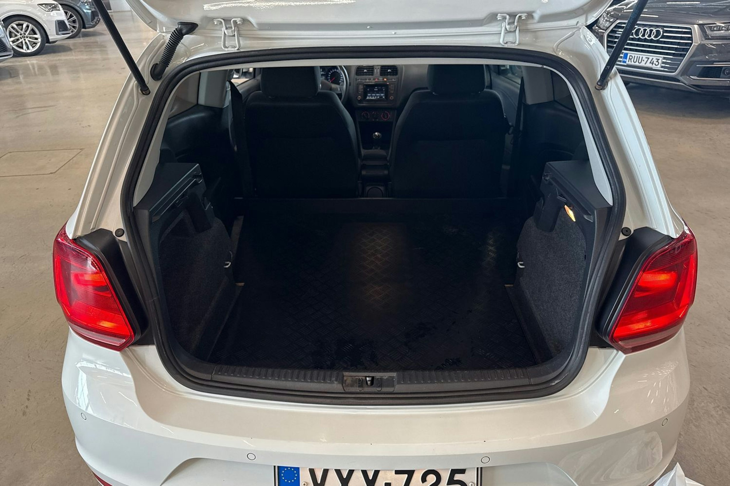 valkoinen Volkswagen Polo 2016 kuva 20.