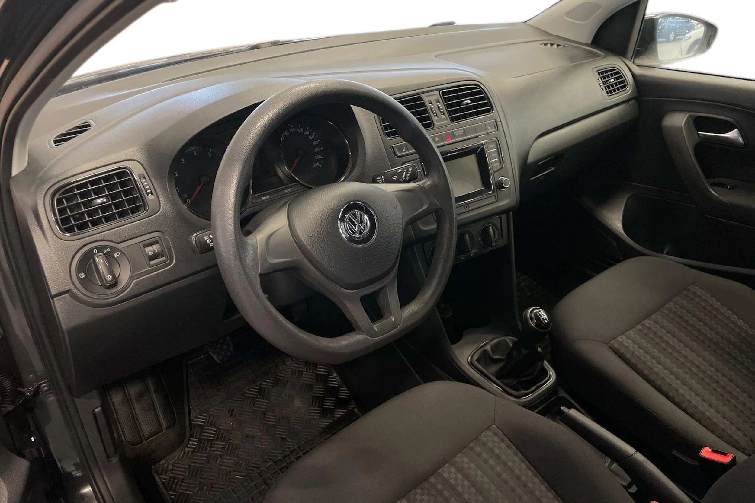 Harmaa Volkswagen POLO 2017 kuva 7.